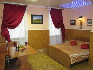 Гостиница Мини-отель Три охотника Омск Улучшенный двухместный номер с 1 кроватью или 2 отдельными кроватями-12
