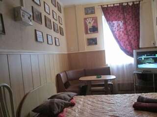 Гостиница Мини-отель Три охотника Омск Улучшенный двухместный номер с 1 кроватью или 2 отдельными кроватями-15