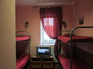 Гостиница Мини-отель Три охотника Омск Кровать в общем 6-местном номере для женщин-3
